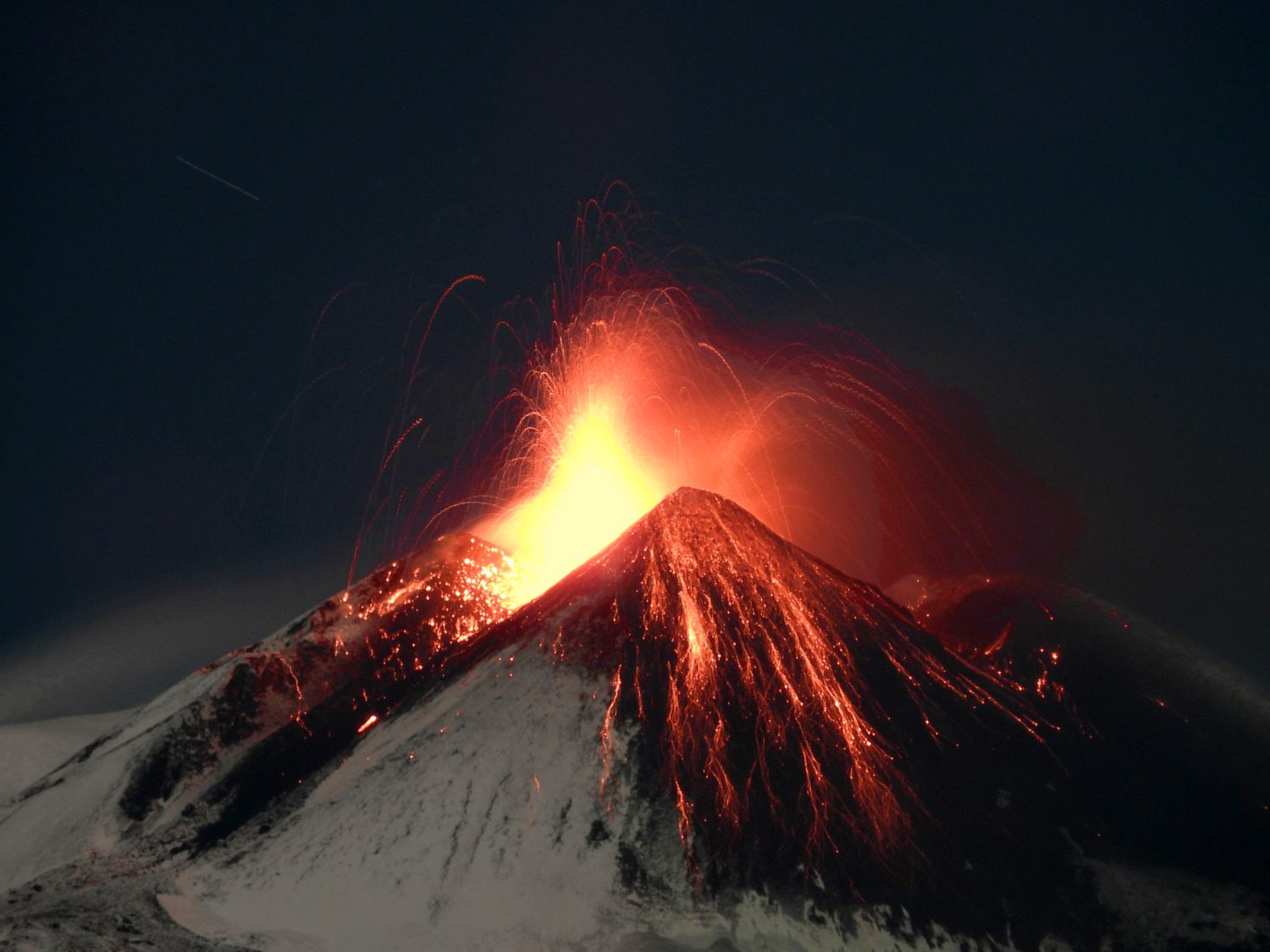 etna 2 L'Etna: il vulcano piu' attivo d'Europa - Prodotti Siciliani